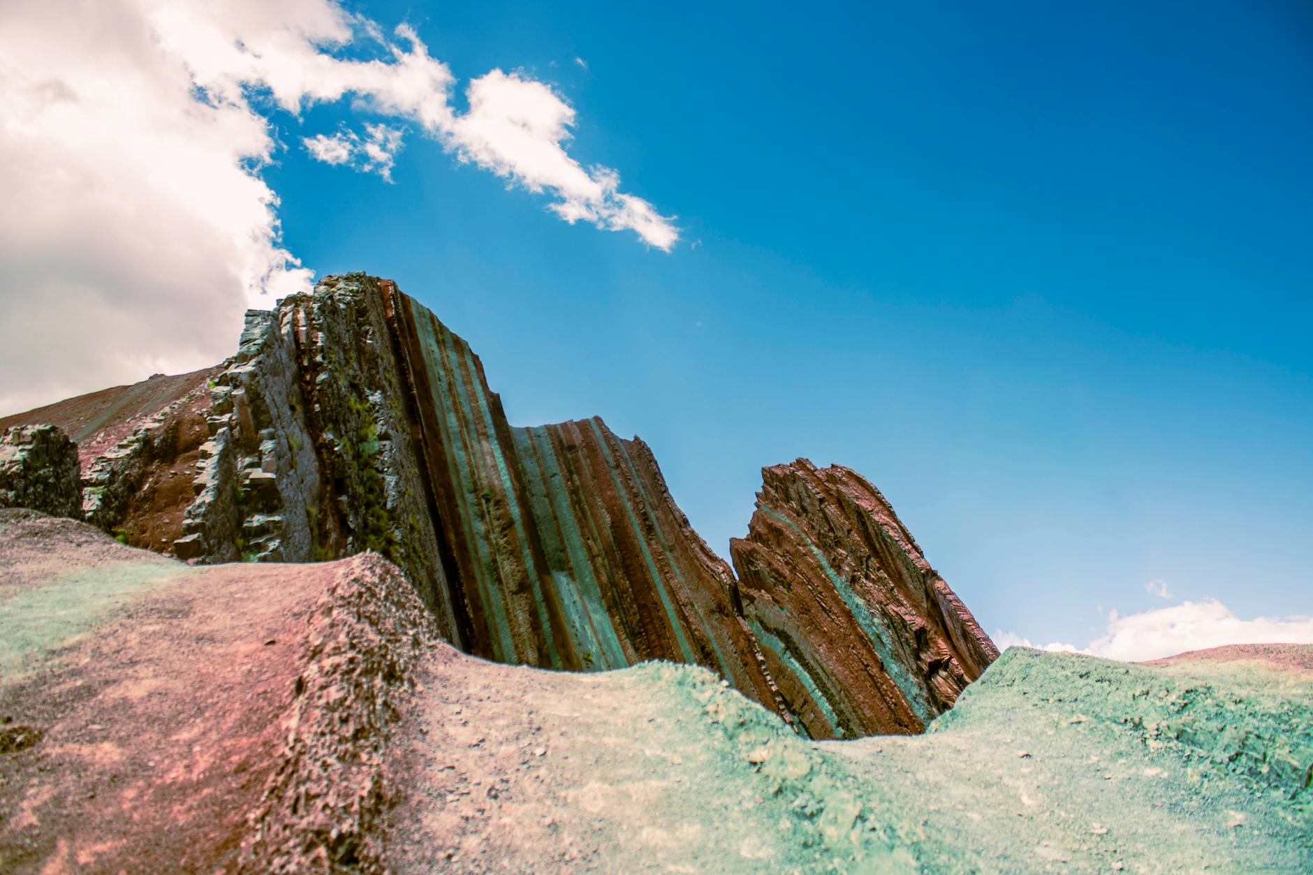 Montaña de los Siete Colores o Vinicunca con franjas multicolor en Cusco, Perú
