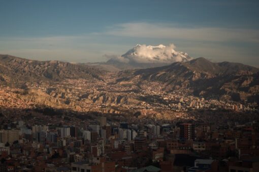 Home Elementor 1 Vista panorámica de La Paz con el nevado Illimani al fondo