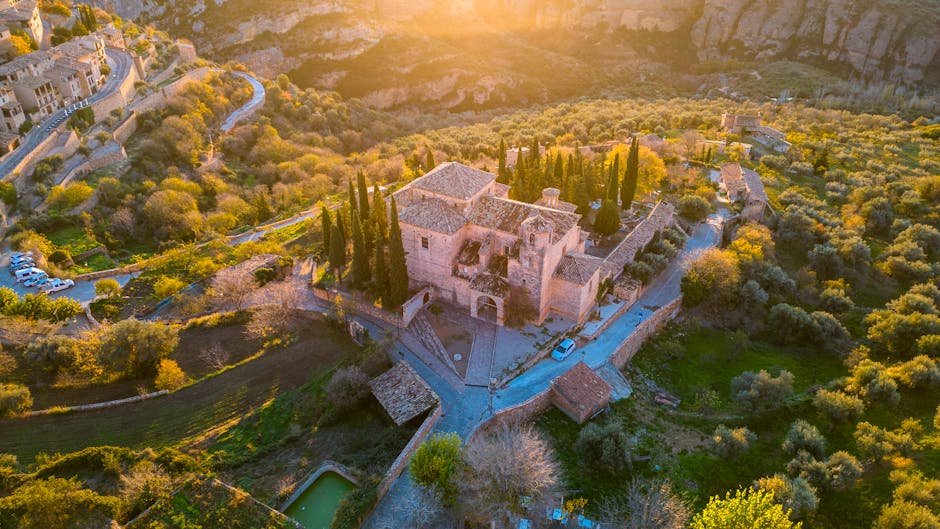Vista aérea de Alquézar, pueblo medieval en la provincia de Huesca