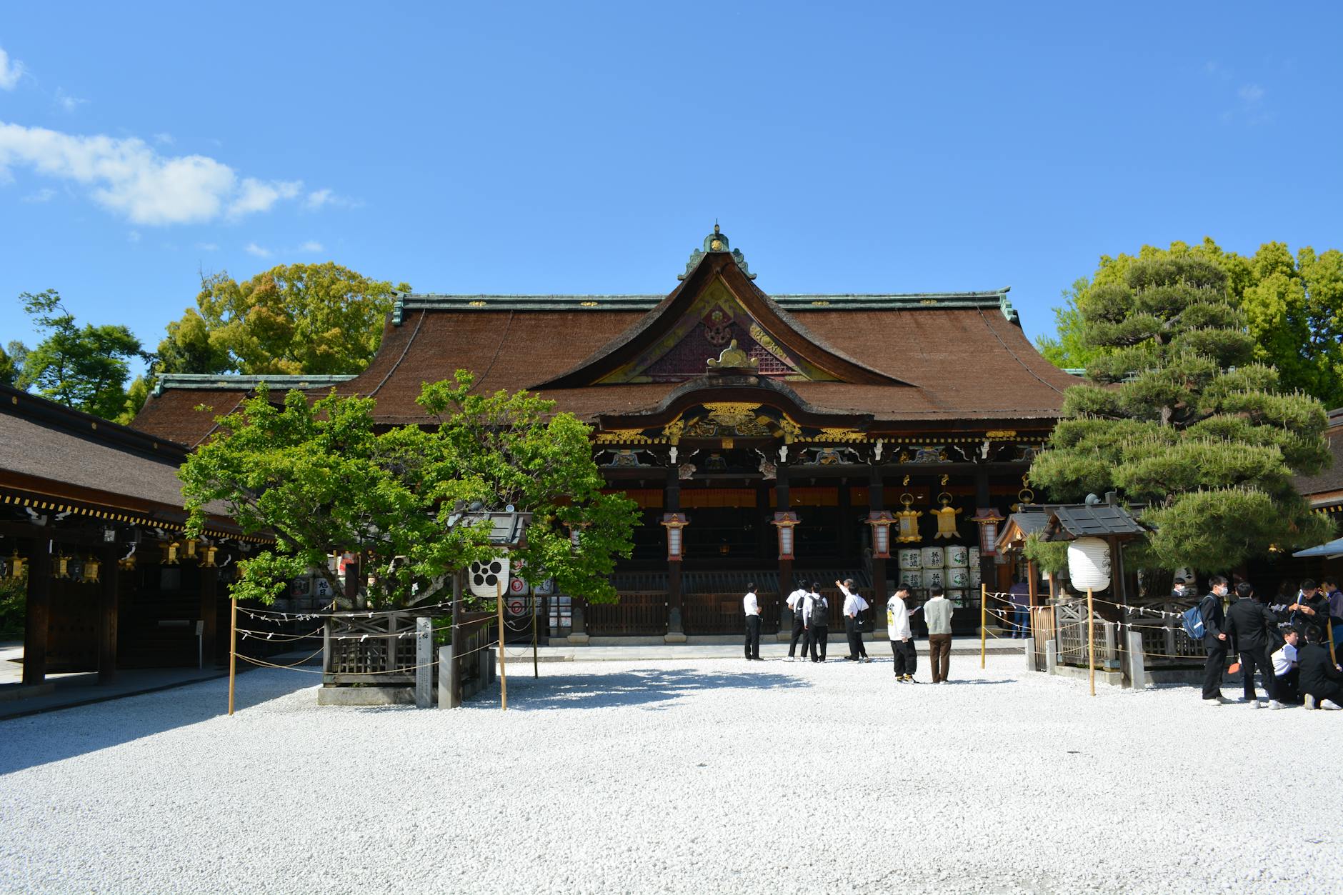 Santuario japonés tradicional en Kioto al atardecer, Japón