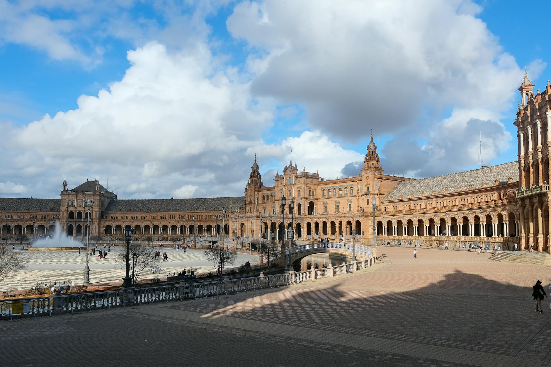 Plaza de Espana de Sevilla, ciudad sede de la feria de turismo de lujo