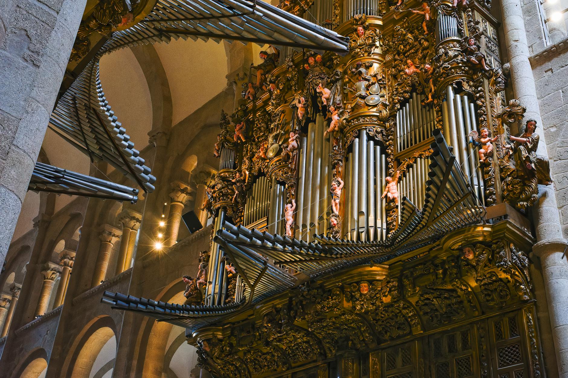 Organo barroco del interior de la catedral de Santiago de Compostela