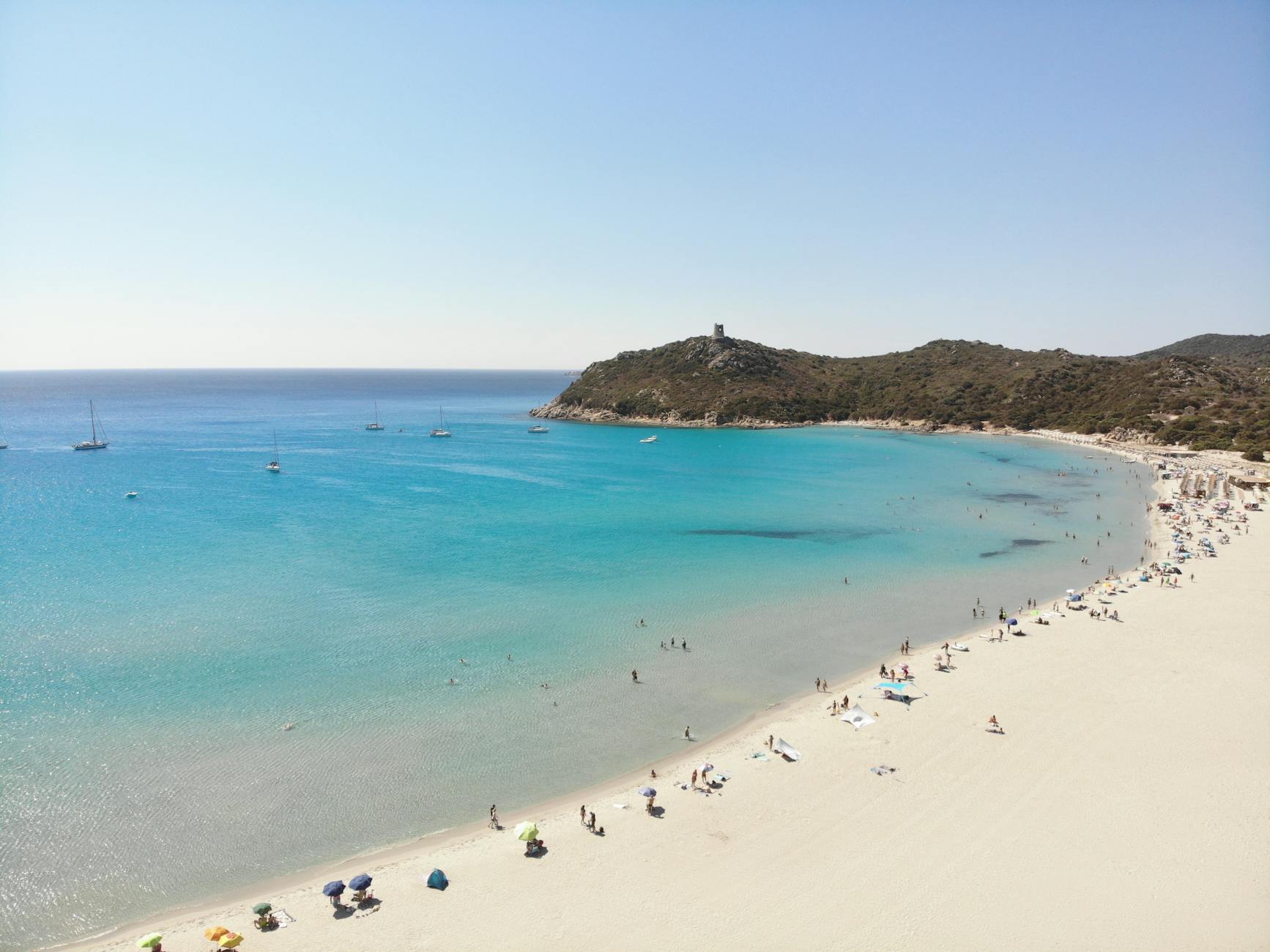 Cerdeña (Sardegna) en 2026: guía honesta de la isla más virgen del Mediterráneo 1 Aguas turquesas y playas vírgenes de Cerdeña (Sardegna), Italia