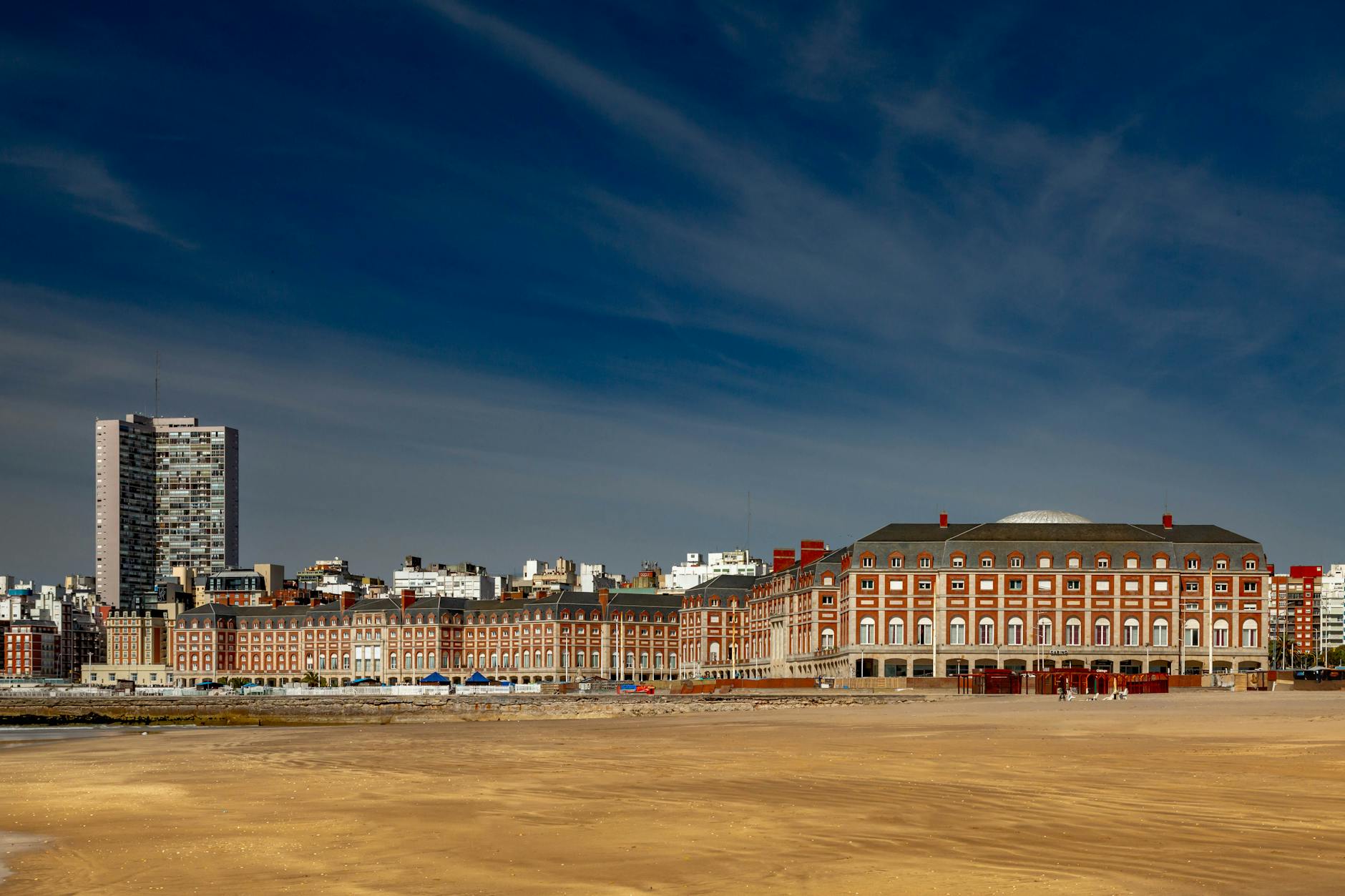 Vista del Hotel Bristol y la playa de Mar del Plata, Argentina