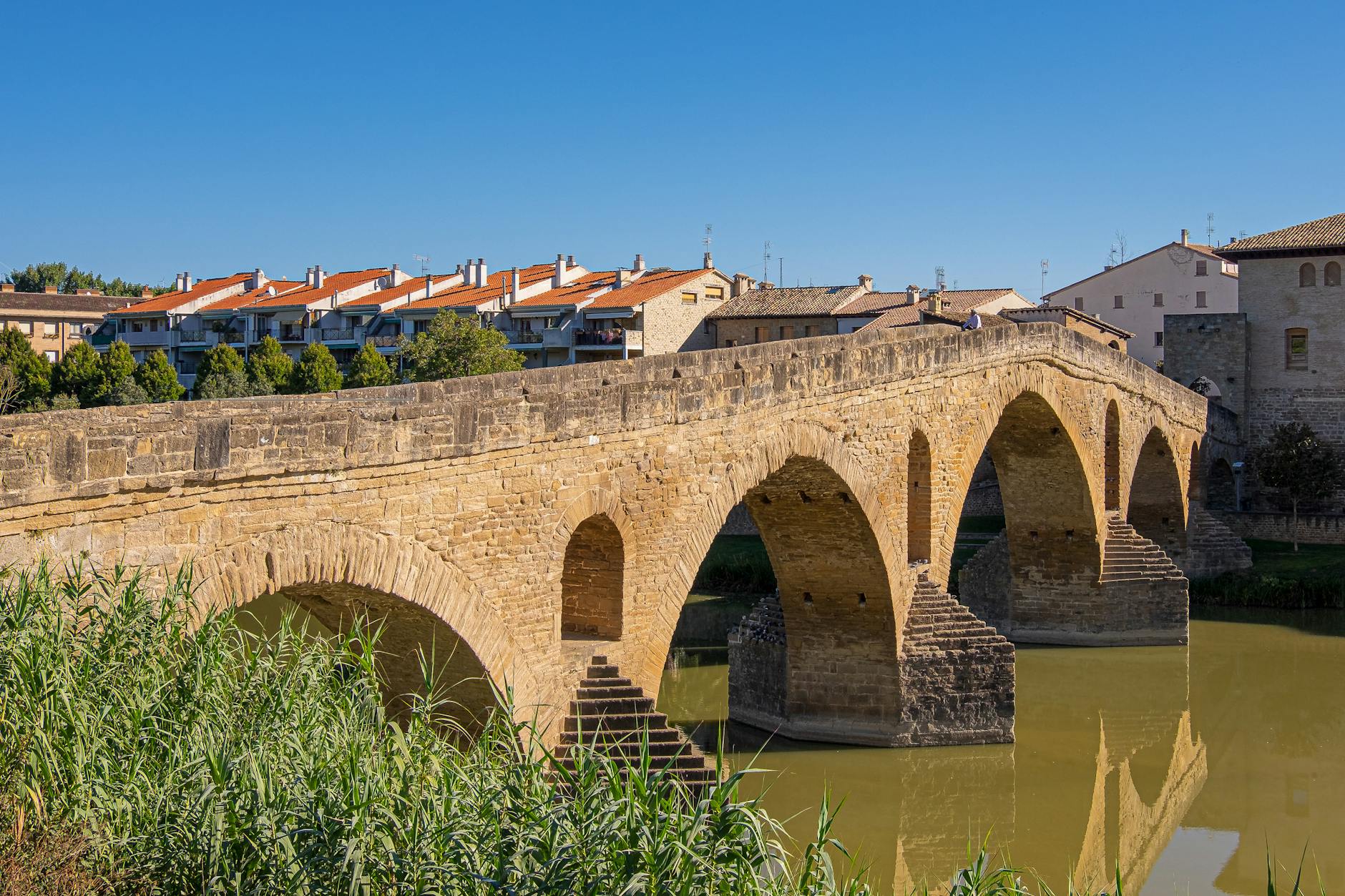 Puente la Reina sobre el rio Arga en Navarra, Camino de Santiago