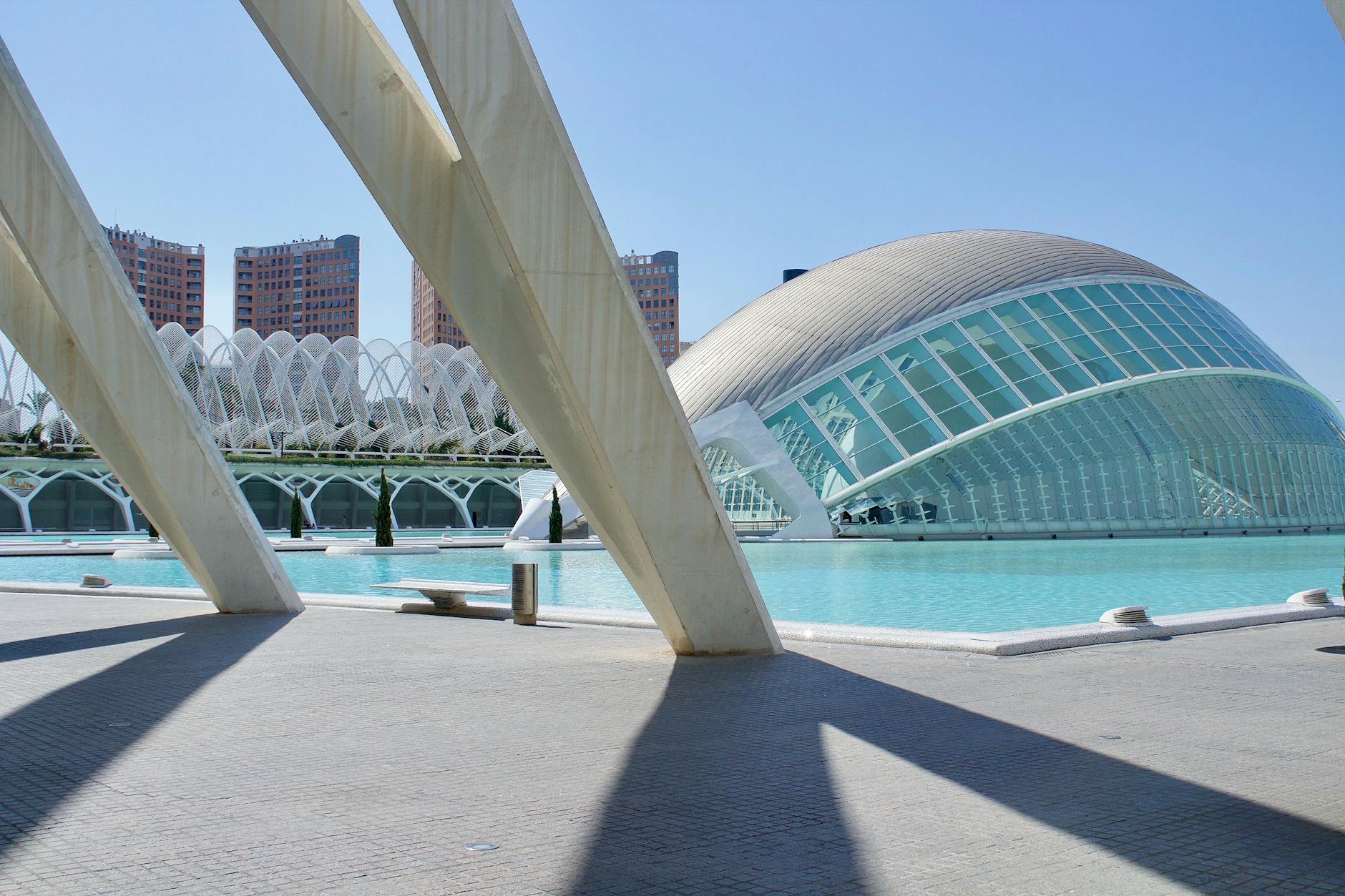 Ciudad de las Artes y las Ciencias de Valencia con arquitectura moderna