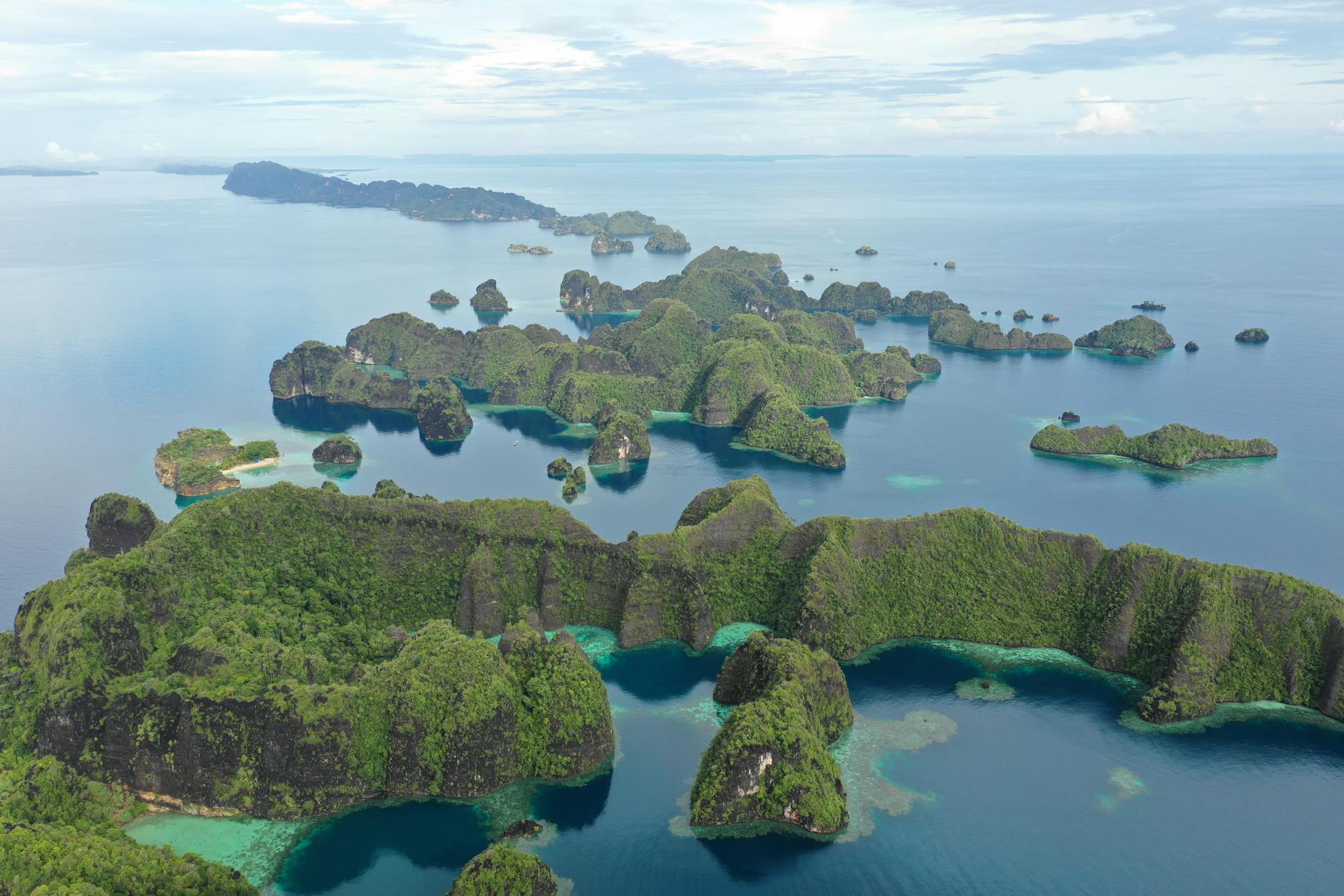 Archipiélago de Raja Ampat visto desde el aire, Indonesia