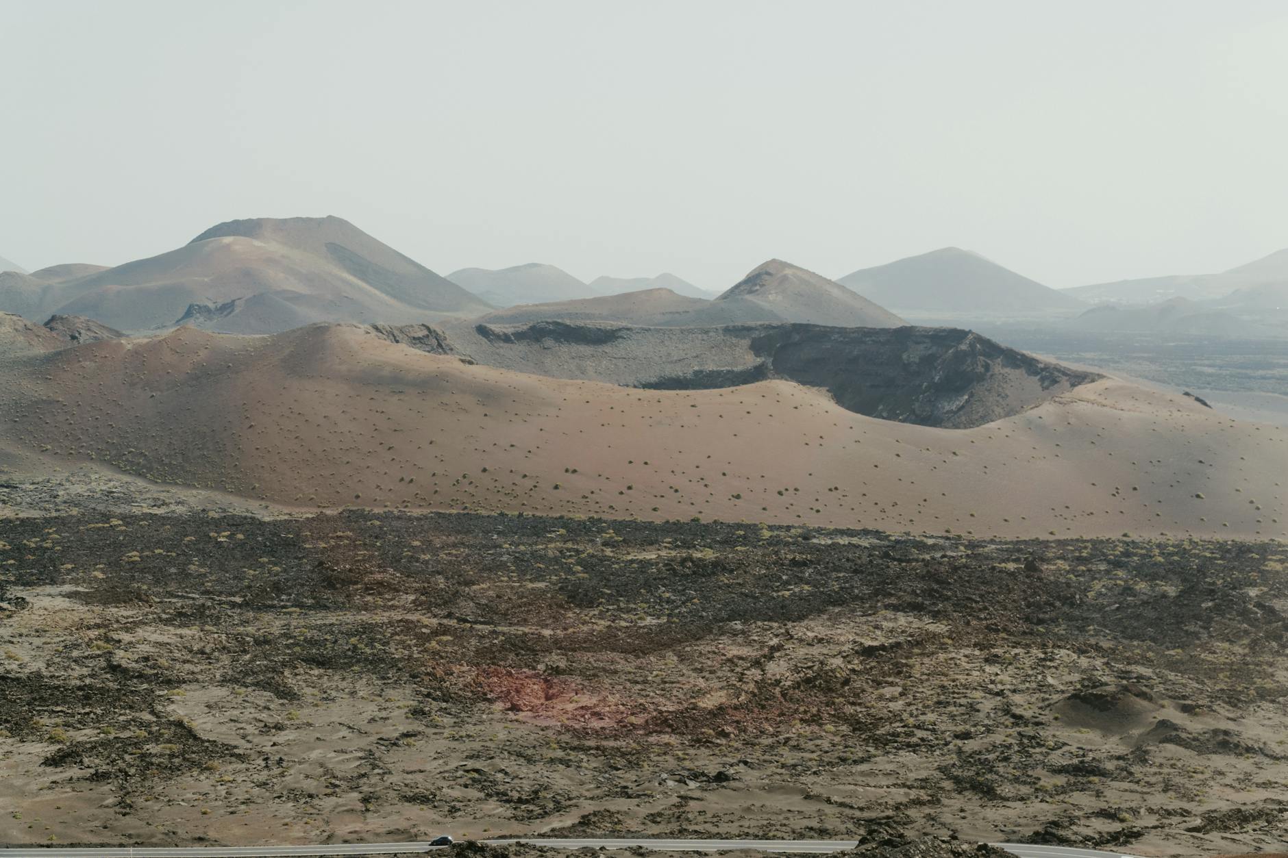 Paisaje volcanico de Lanzarote en el Parque Nacional de Timanfaya, Canarias