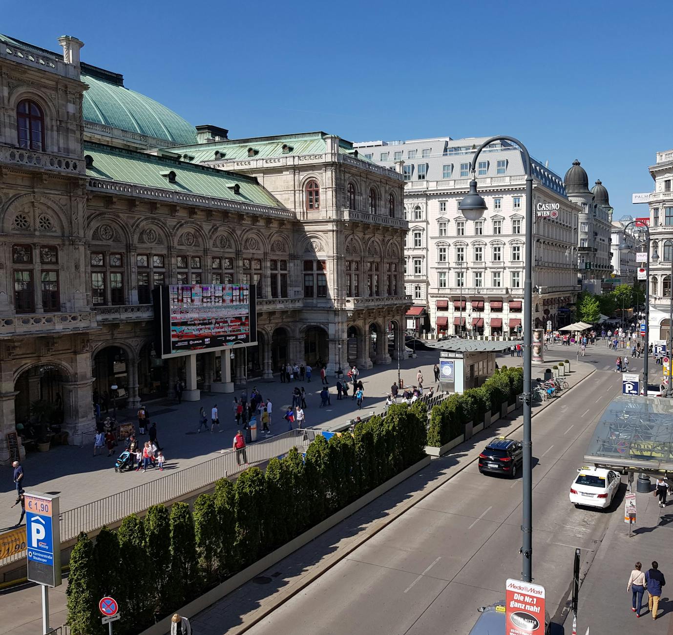 Vista aerea de calles de Viena con arquitectura barroca