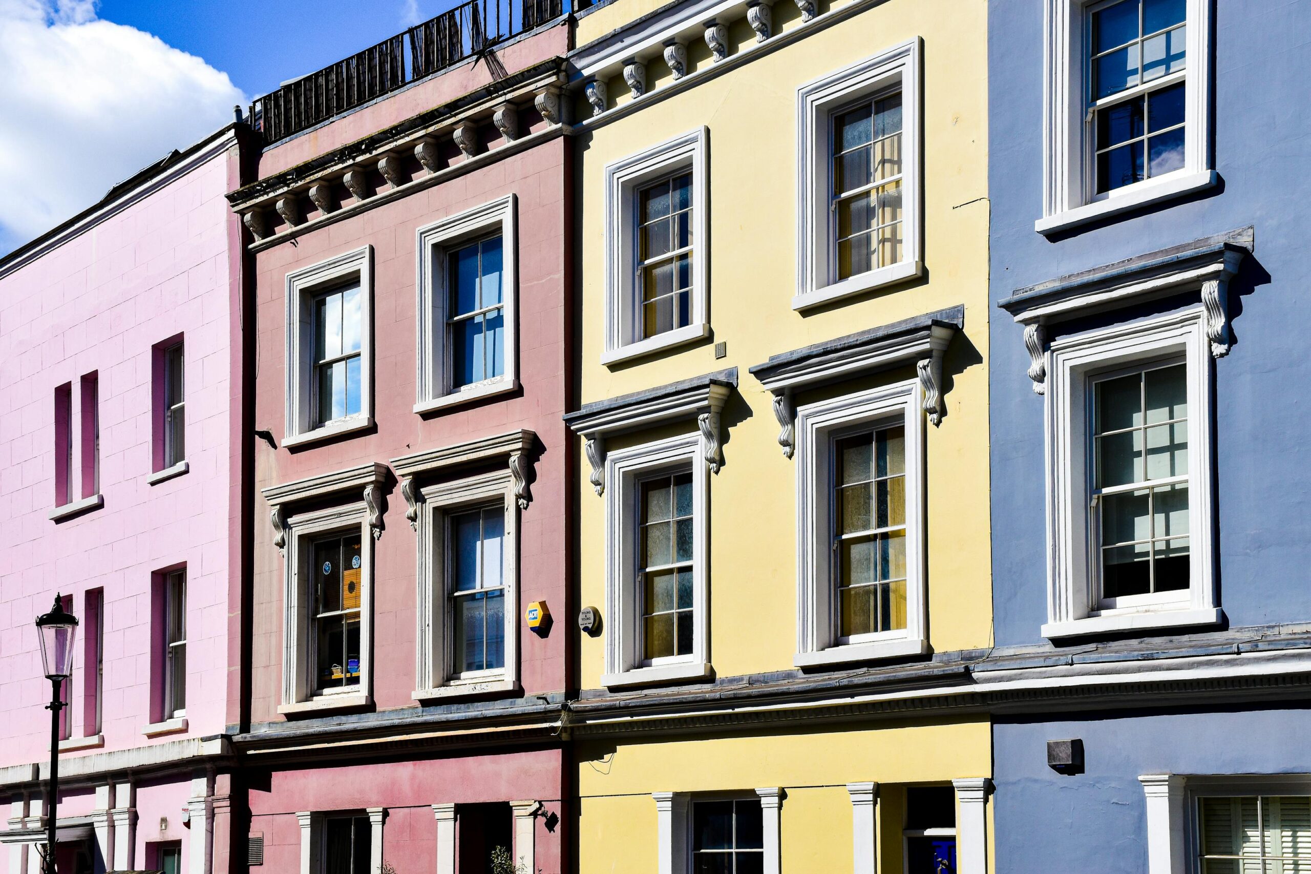 Casas victorianas multicolor en Notting Hill Londres