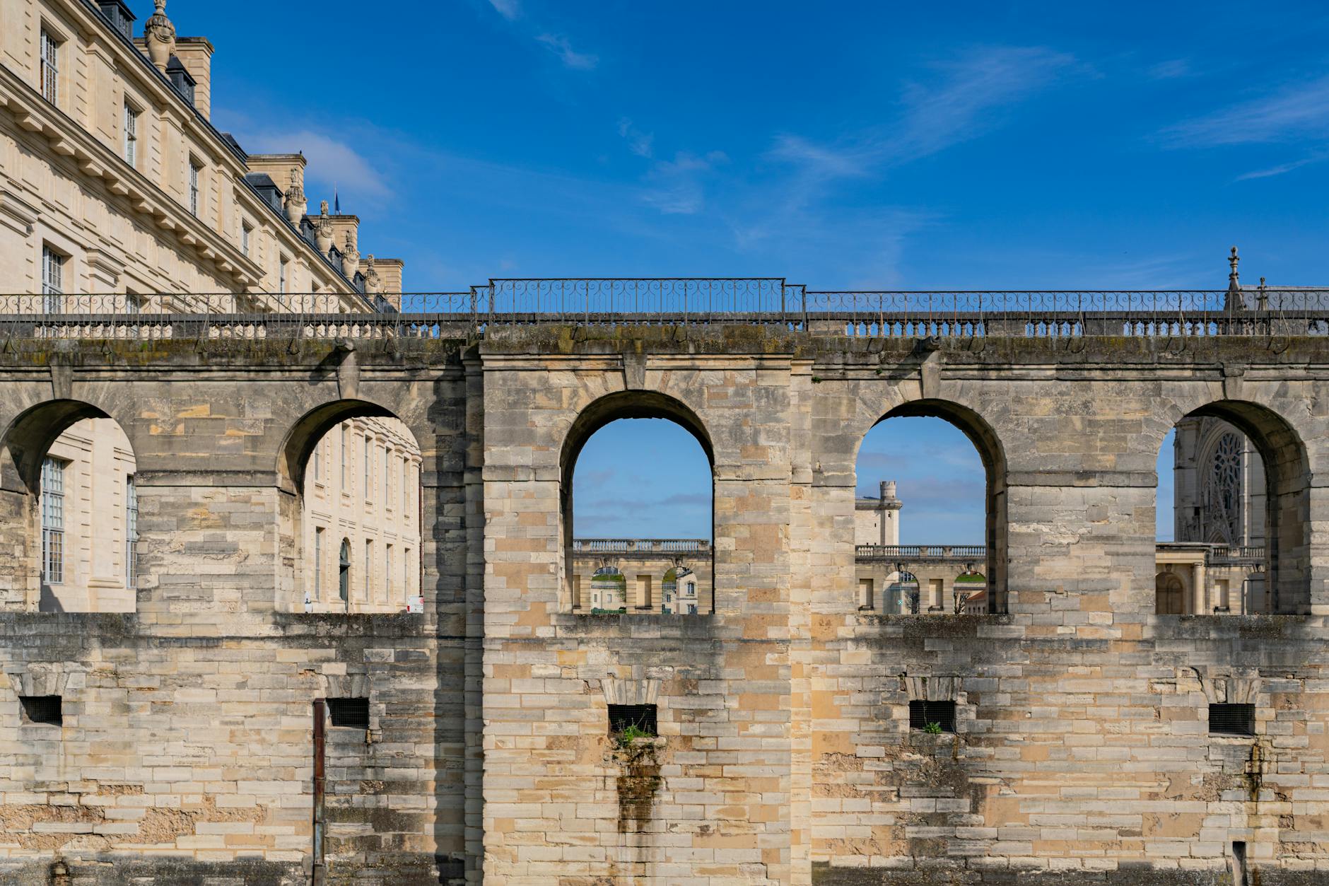 Arcos y bóvedas del Castillo de Vincennes en el siglo XIV