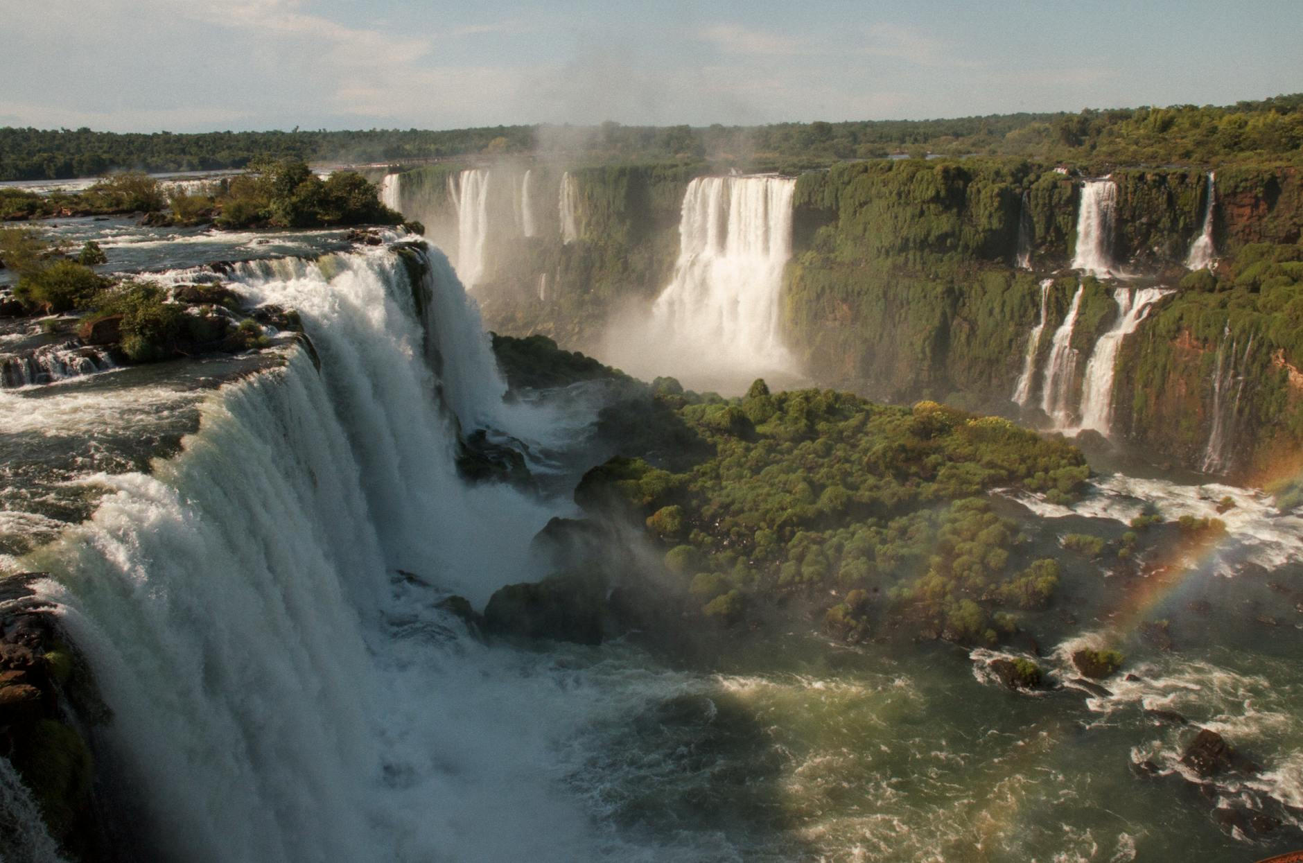 Cataratas del Iguazú con arcoíris
