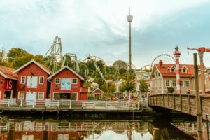 Vista del parque de atracciones Liseberg en Gotemburgo, el más grande de Escandinavia