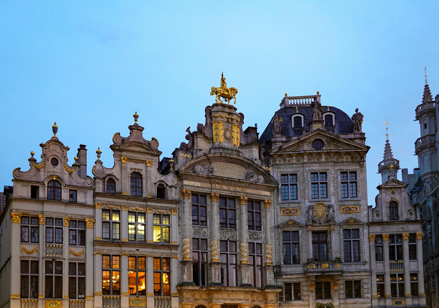 Vista de la Grand Place de Bruselas con sus edificios históricos