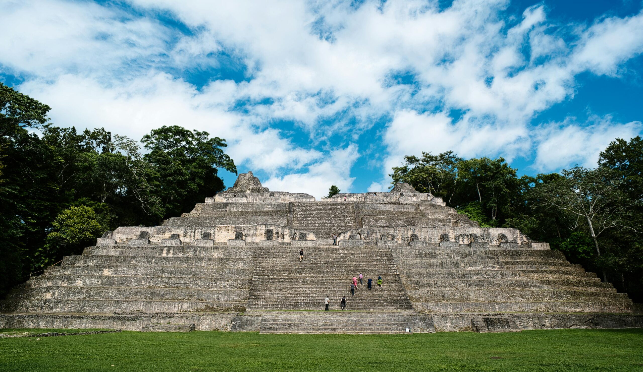 Belice 2026: guía honesta para viajar al secreto del Caribe maya 4 Ruinas mayas de Caracol entre la selva de Belice