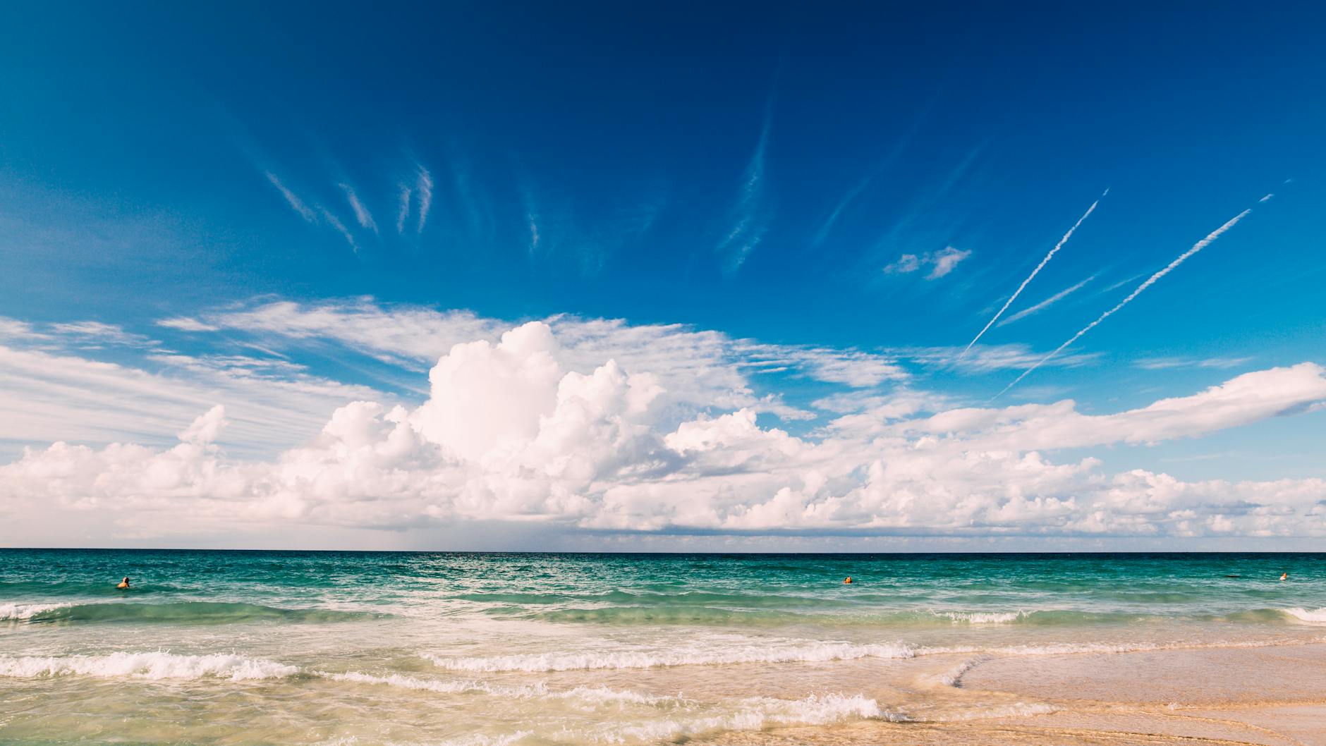 Varadero en 2026: guia honesta de la mejor playa de Cuba 1 Playa de Varadero con aguas turquesas y cielo despejado, Cuba