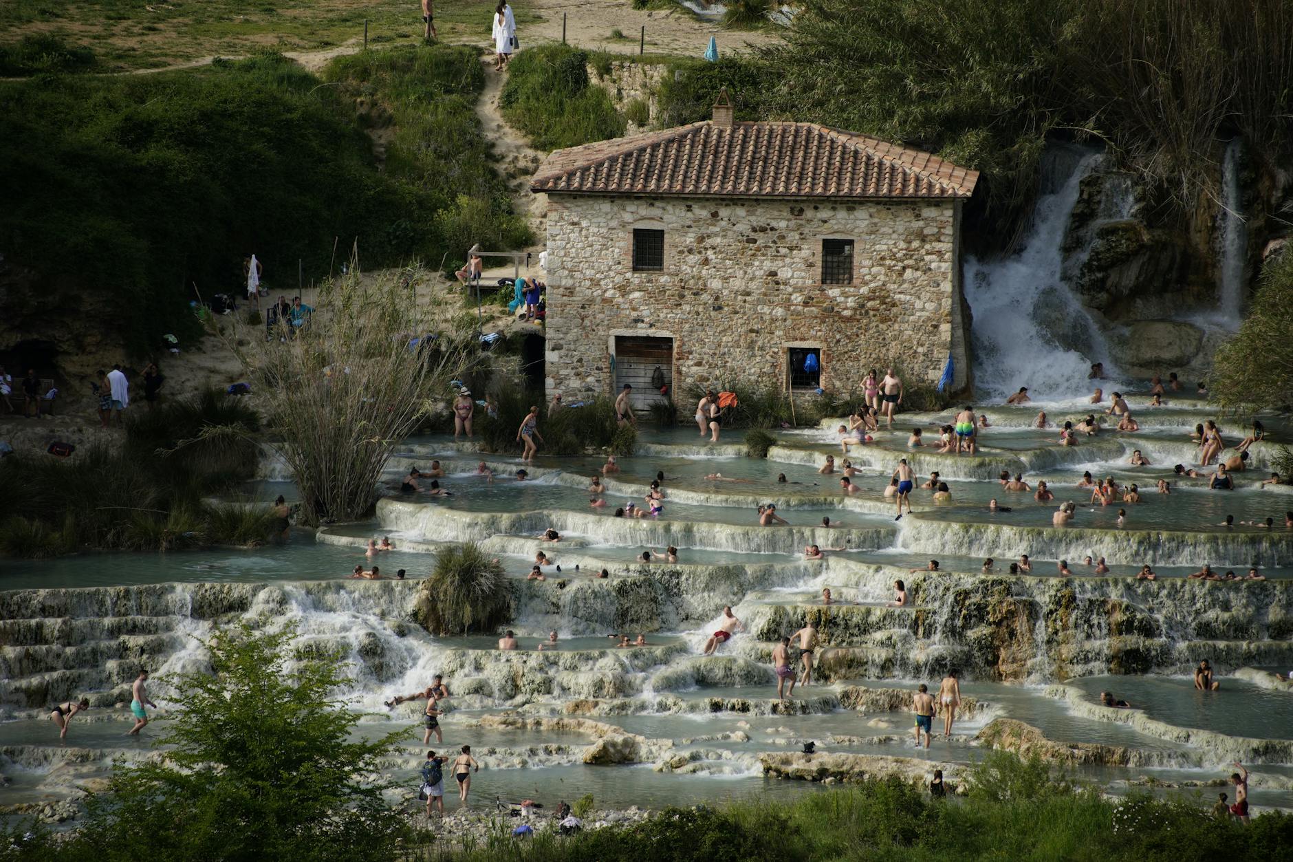 Termas de Río Hondo: guía 2026 del balneario argentino 1 Pozas naturales de aguas termales en cascada parecidas a las de Río Hondo