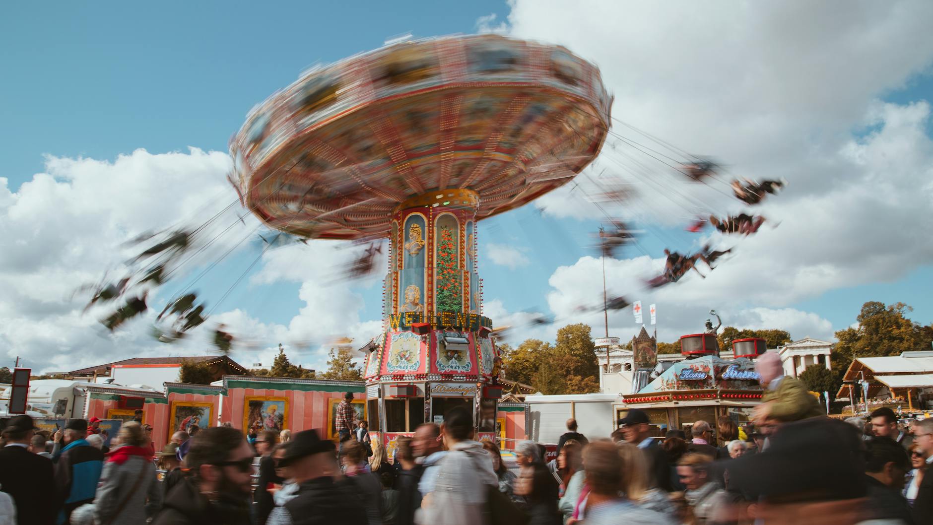 Oktoberfest 2026 en Múnich: guía completa de la fiesta de la cerveza 3 Atracciones y carruseles del Oktoberfest, más allá de las carpas cerveceras