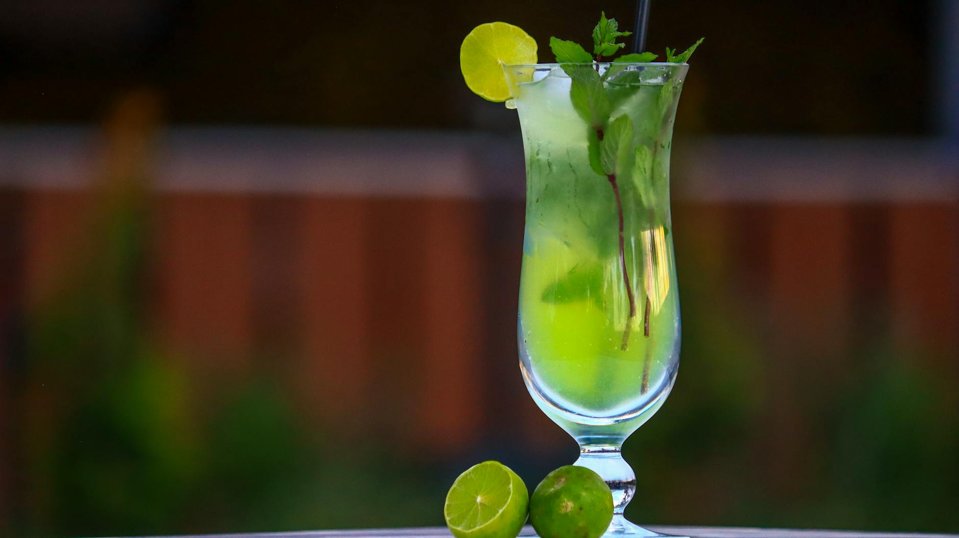 Varadero en 2026: guia honesta de la mejor playa de Cuba 4 Mojito cubano con hierbabuena y lima en vaso alto