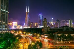 Skyline de Shanghai, China, al anochecer