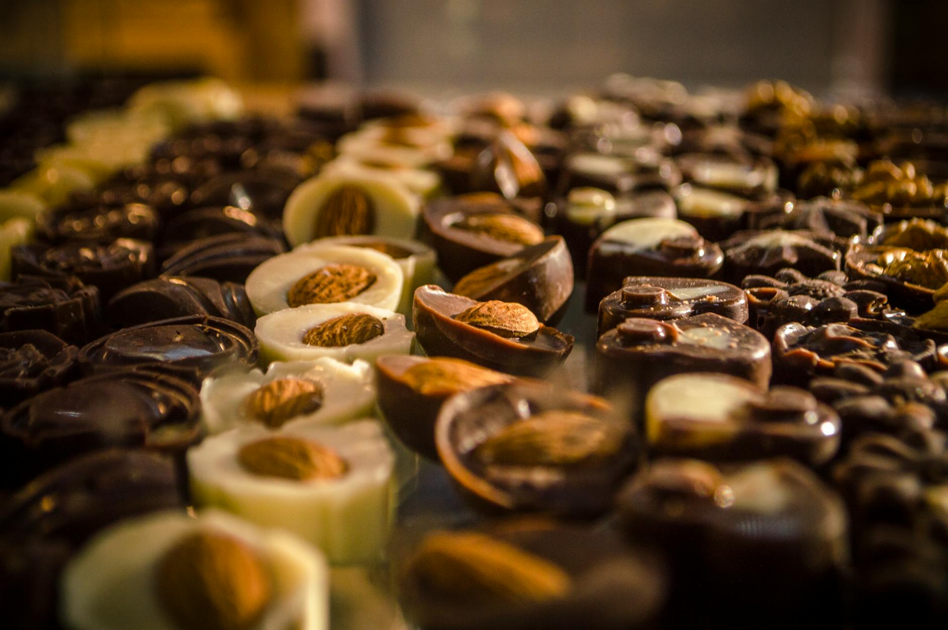 Museos curiosos de Europa: cuatro visitas que no te esperas 1 Selección de chocolates en el Museo del Chocolate de Colonia, Alemania