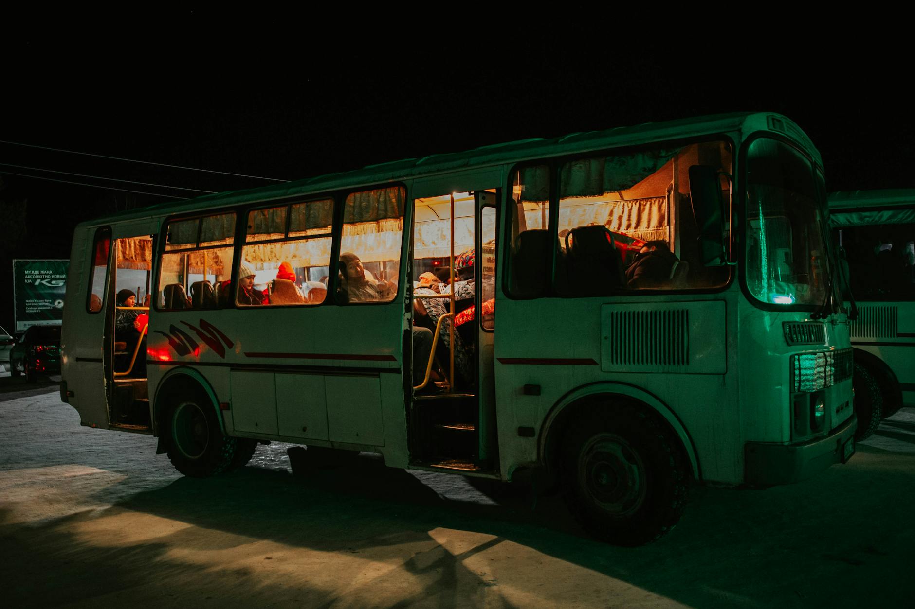 Huelga de transportes: qué hacer si te pilla de viaje 1 Estación de autobuses con viajeros esperando su transporte