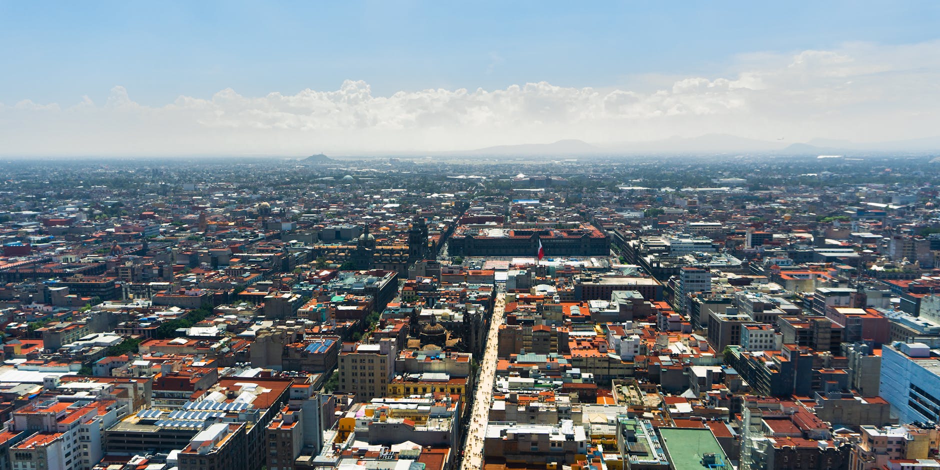 Ciudad de México: guía de viaje completa 2026 1 Vista aérea de Ciudad de México al atardecer con el Zócalo