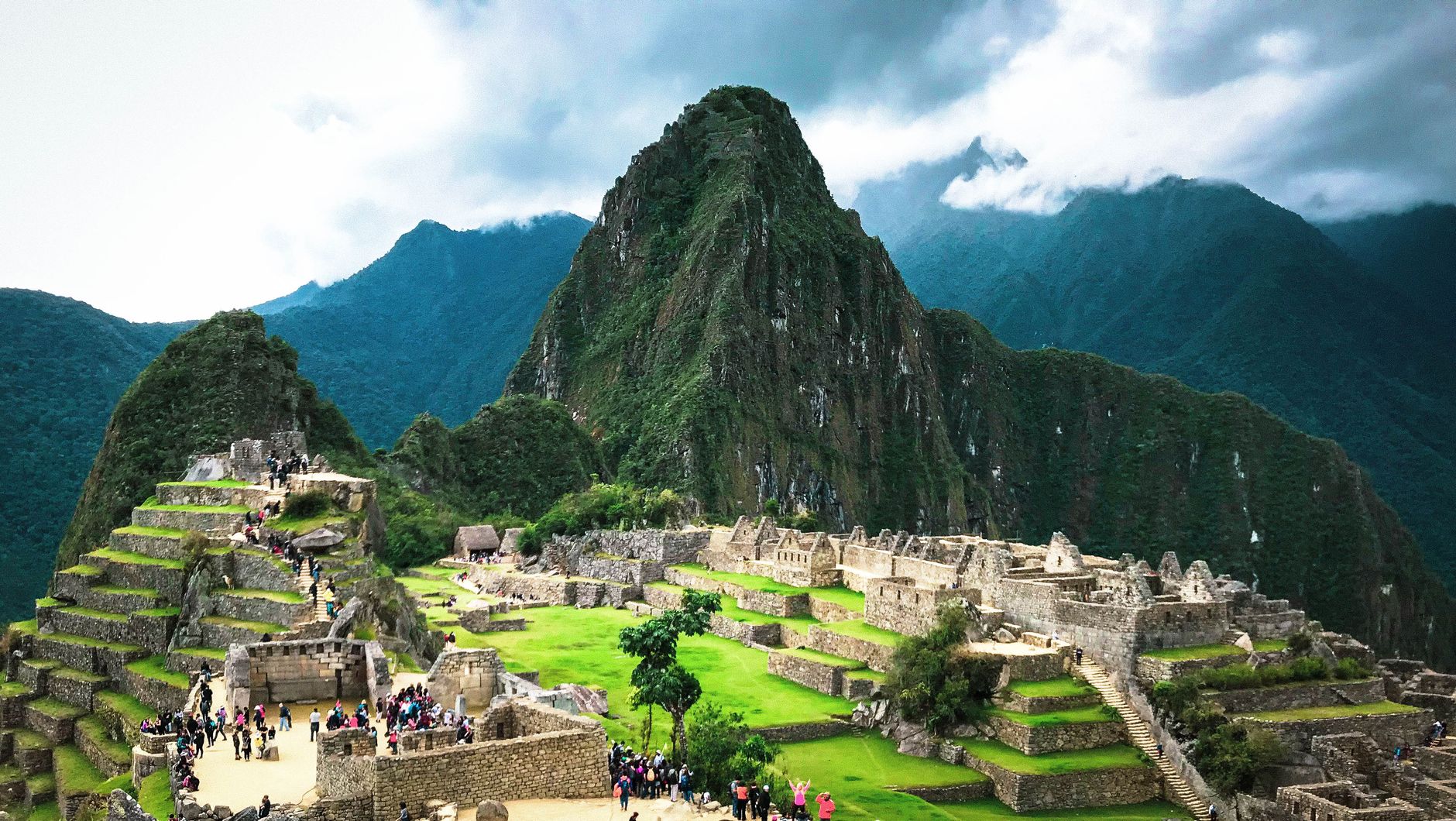 Machu Picchu: guía completa para tu visita en 2026 1 Vista aérea de las terrazas agrícolas incas de Machu Picchu al amanecer
