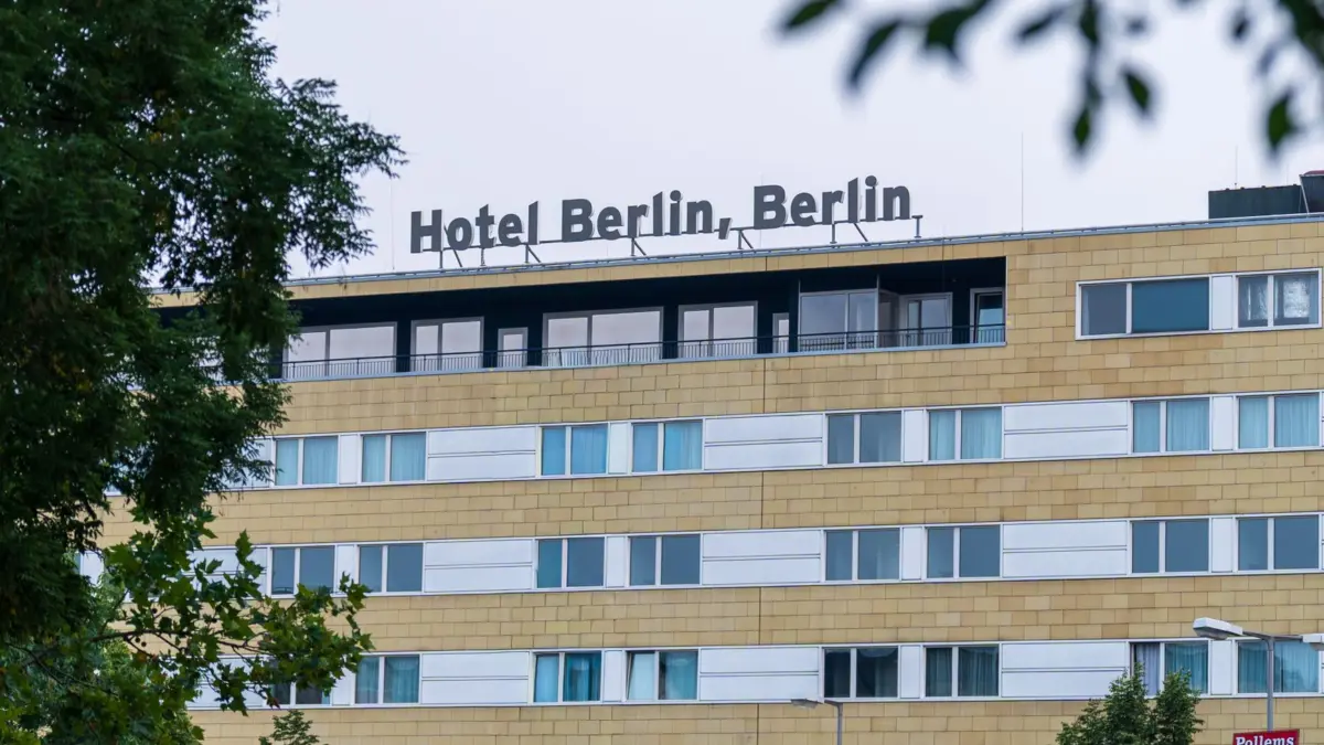 fachada de hotel moderno en Berlín arquitectura urbana
