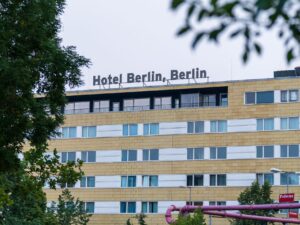 fachada de hotel moderno en Berlín arquitectura urbana