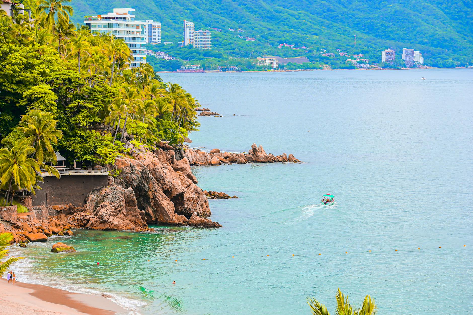 Puerto Vallarta 2026: guía completa del Pacífico mexicano 1 Playa de Puerto Vallarta con el Pacífico al fondo