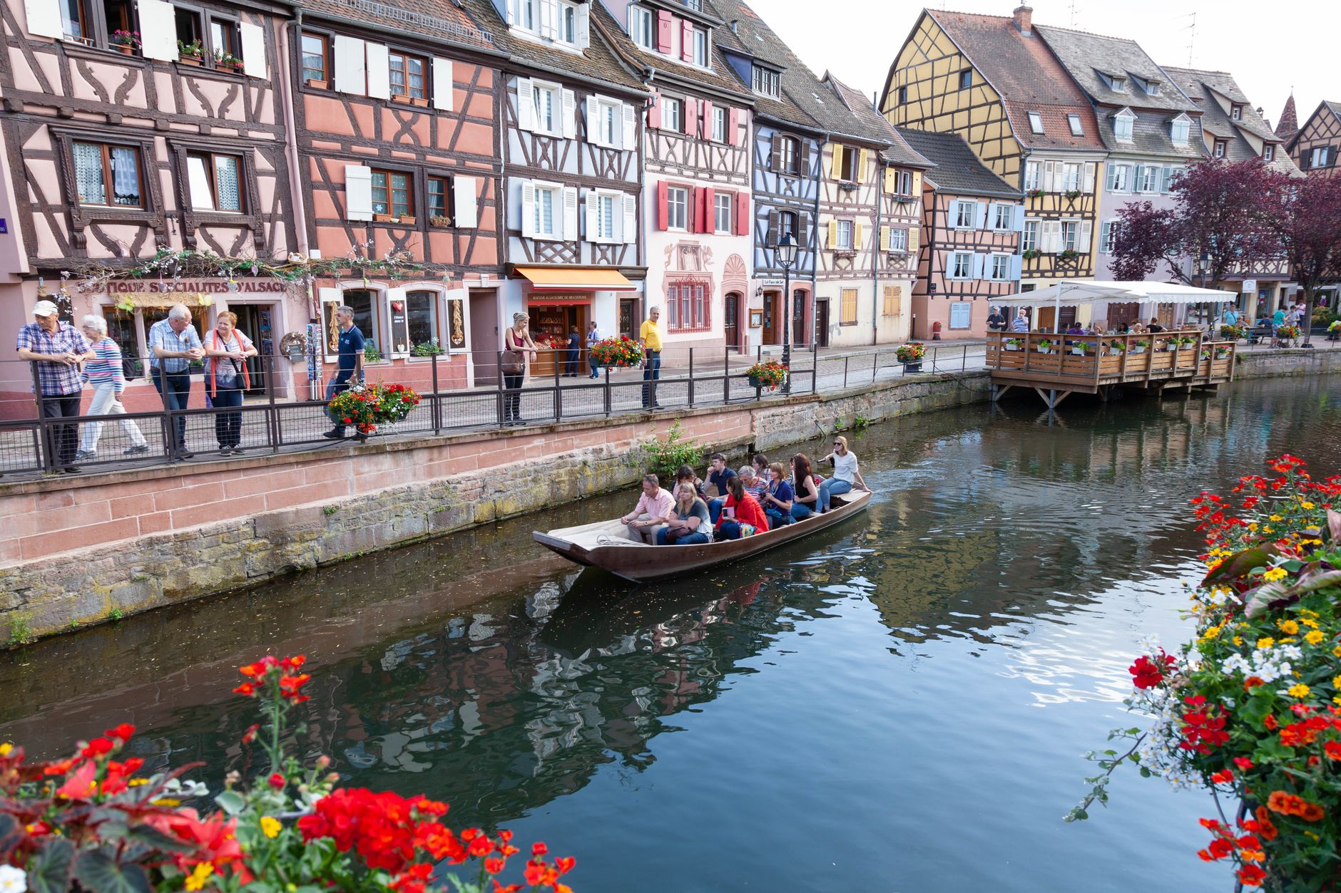 Plano inclinado de Arzviller: ingeniería fluvial en Alsacia 1 Canal de la Marne al Rin en Alsacia Francia con eclusa y barcos