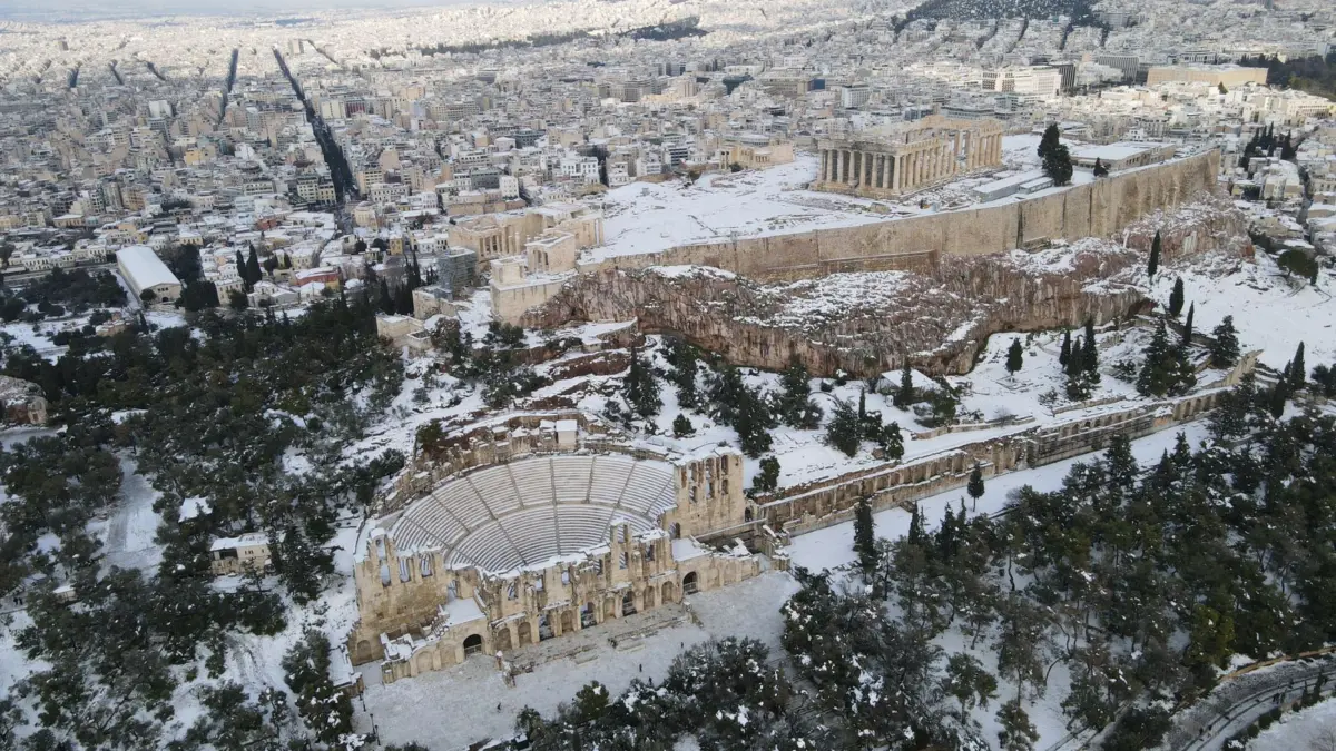 Acrópolis de Atenas con el Partenon visible desde la ciudad