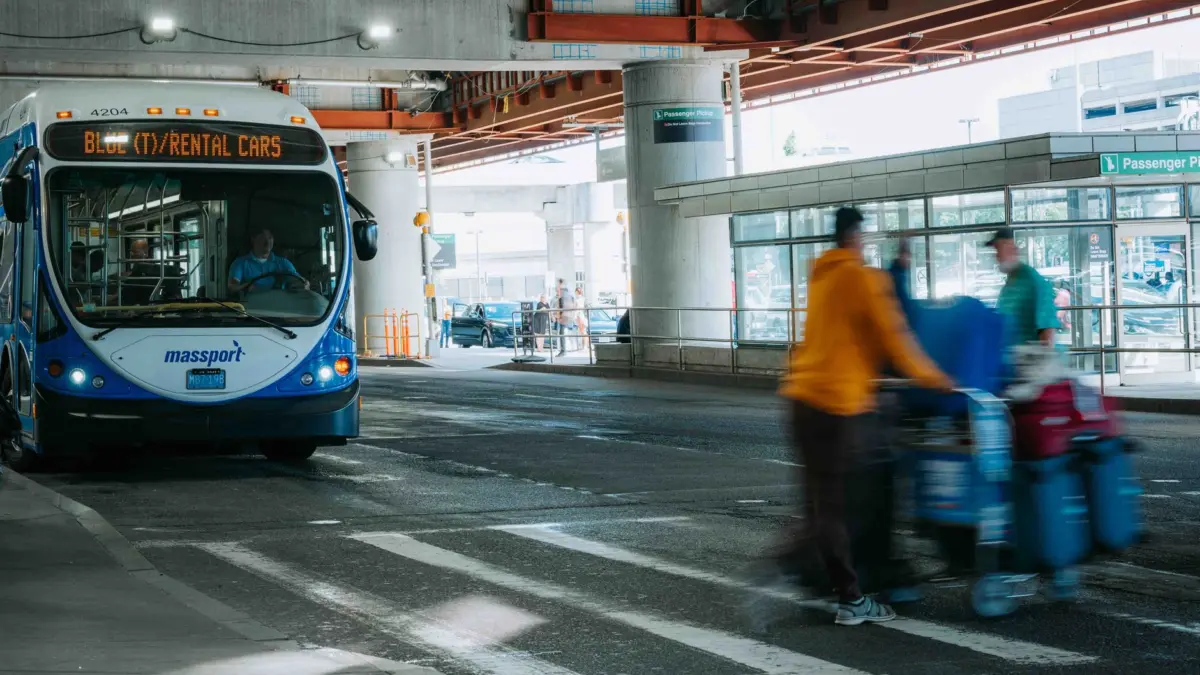 Mostrador de alquiler de coches en aeropuerto internacional