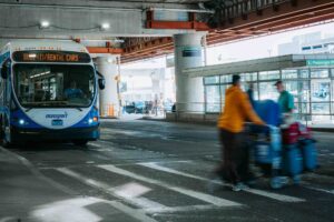 Mostrador de alquiler de coches en aeropuerto internacional
