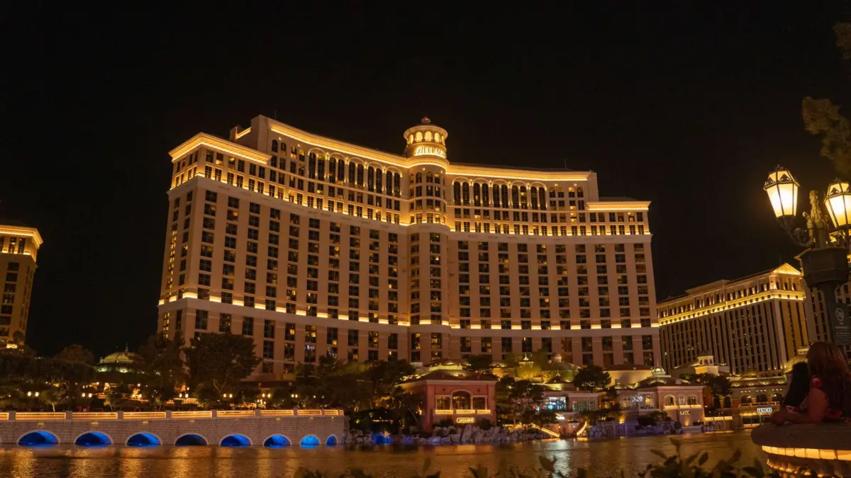 El Strip de Las Vegas por la noche con los grandes hoteles iluminados