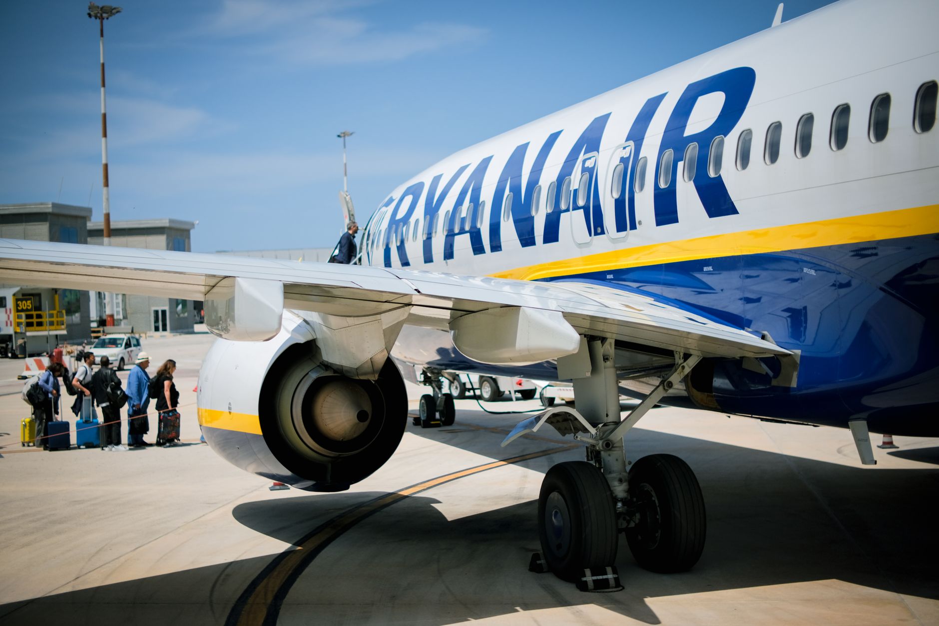 Alitalia: auge, caída y qué aerolínea la sustituyó 1 Pasajeros en terminal de aeropuerto europeo