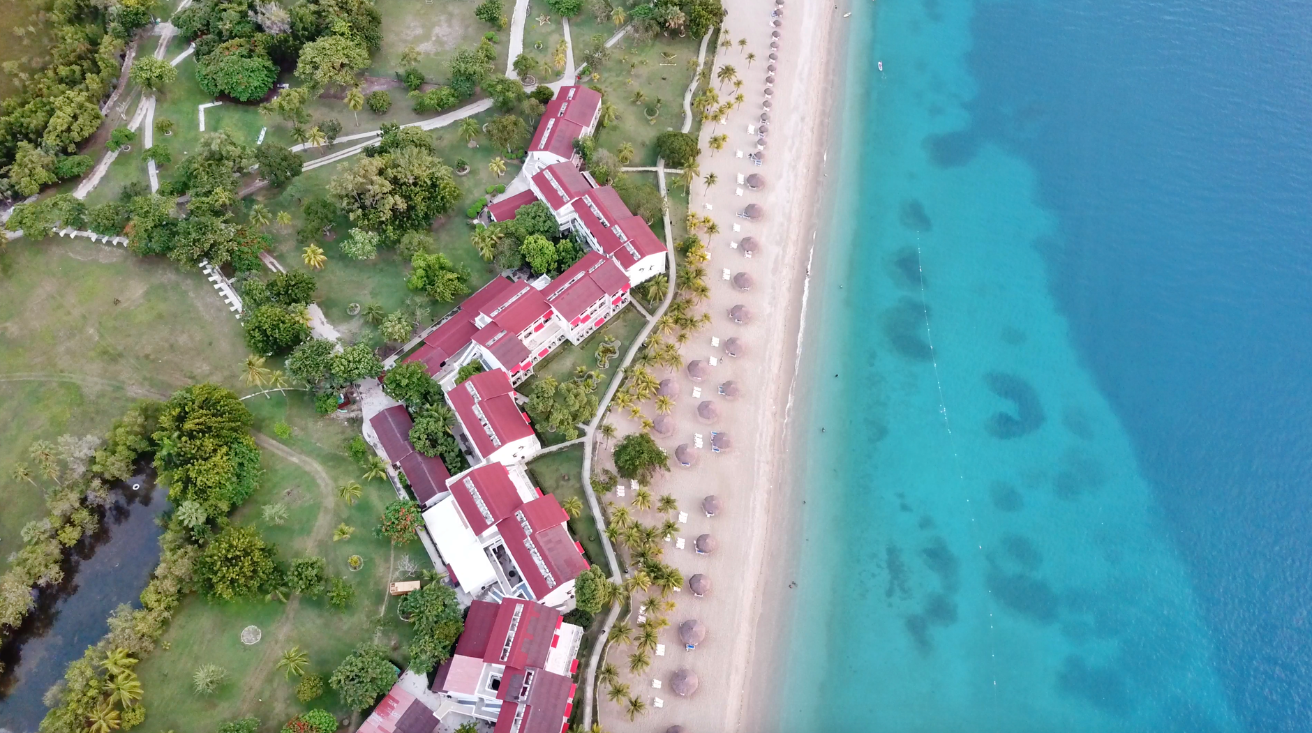 Turismo en Haití: lo que ofrece y por qué pocos se atreven 1 Vista panorámica de Haití con montañas y vegetación tropical