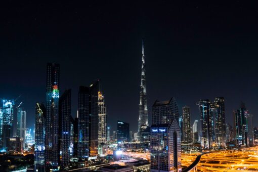 Burj Khalifa de Dubái al atardecer, el rascacielos más alto del mundo