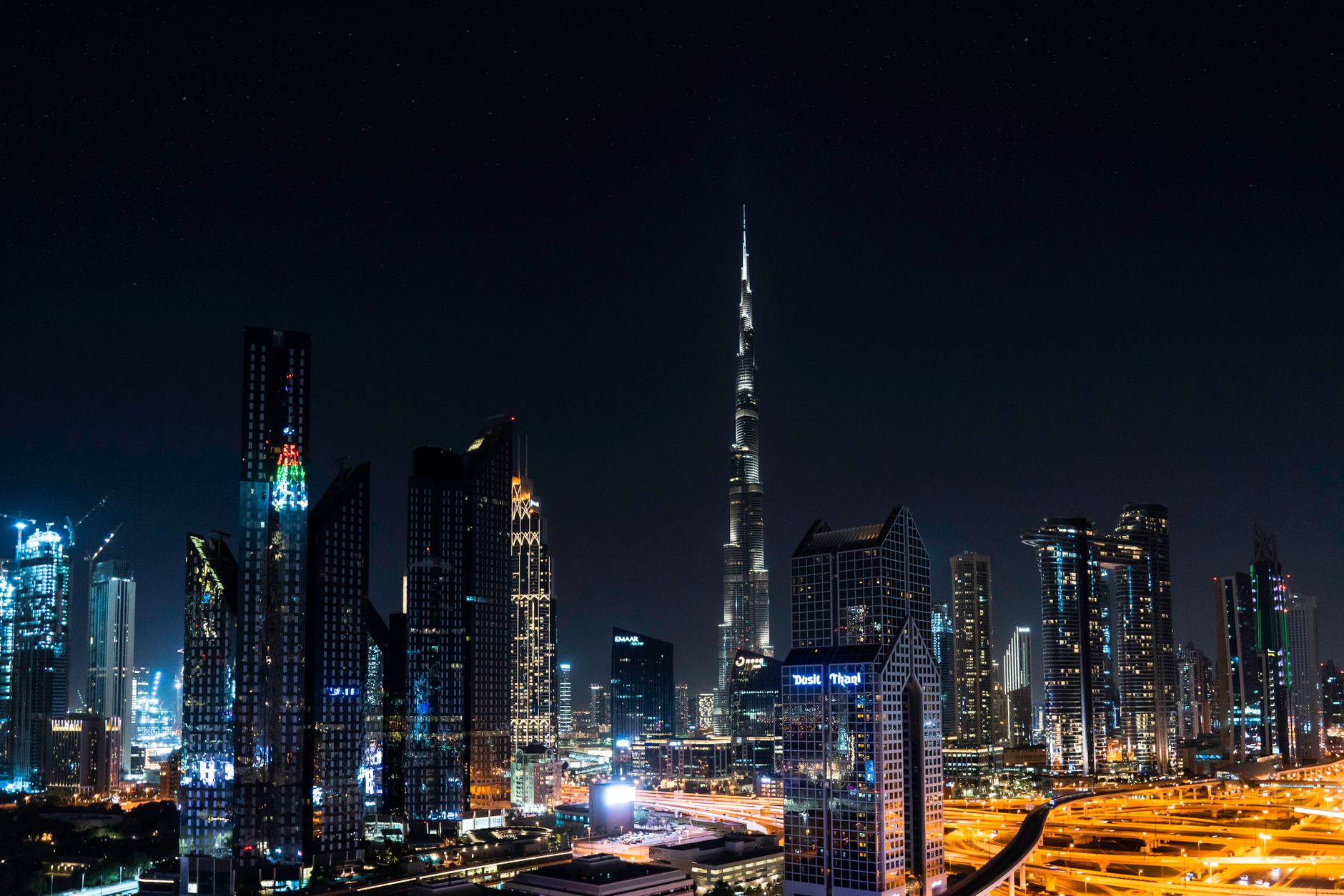 Burj Khalifa de Dubái al atardecer, el rascacielos más alto del mundo