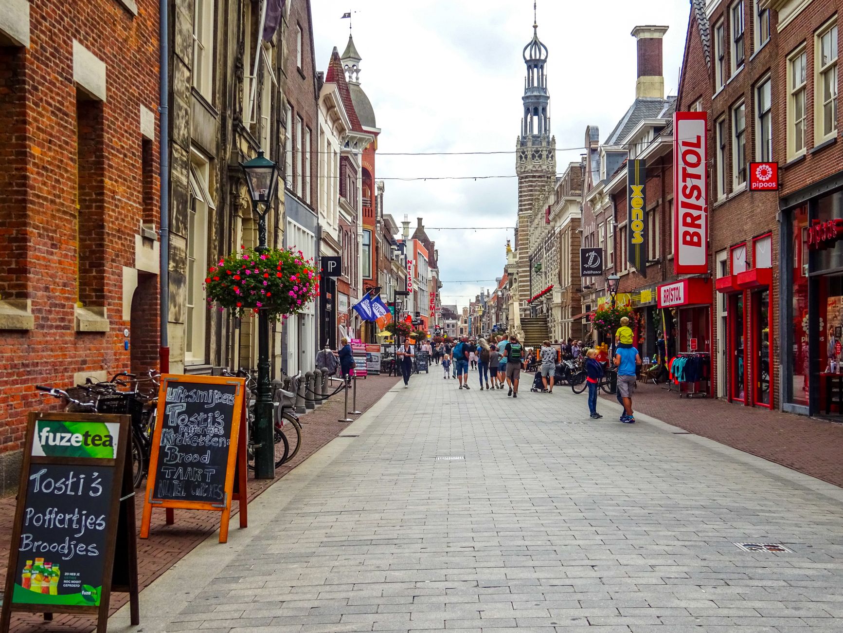 Ruedas de queso Gouda y Edam, quesos típicos de Holanda