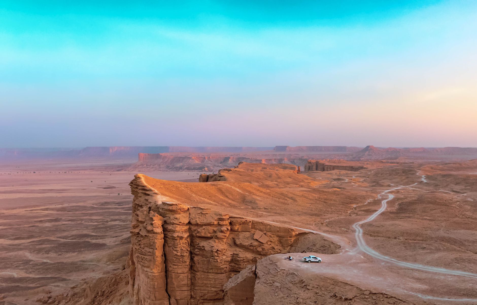Desierto de Arabia Saudí con dunas de arena dorada