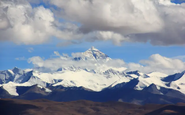 Cara norte del monte Everest vista desde el lado tibetano del Himalaya