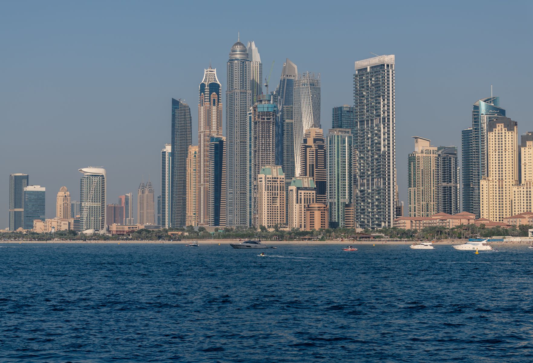 Waterfront City: la megaciudad artificial que Dubái nunca terminó 2 Rascacielos de Dubai Marina vistos desde el océano