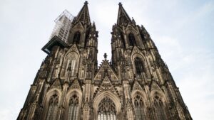Catedral de Colonia con sus dos agujas góticas sobre la ciudad