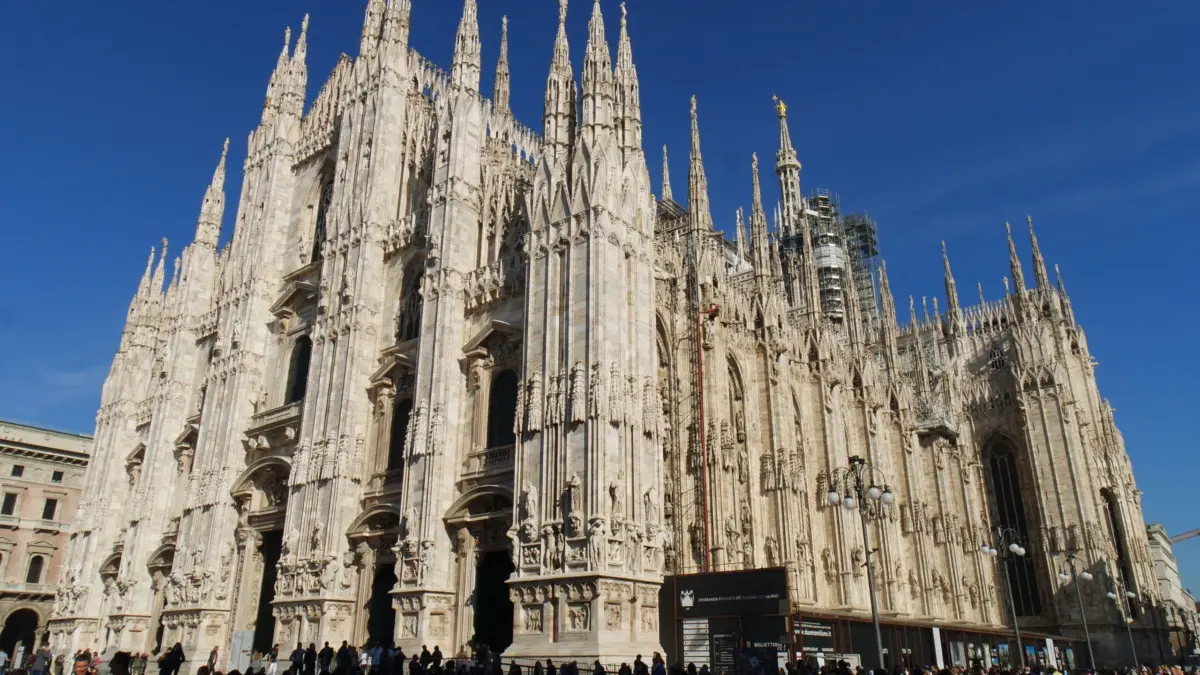 Fachada gótica del Duomo di Milano