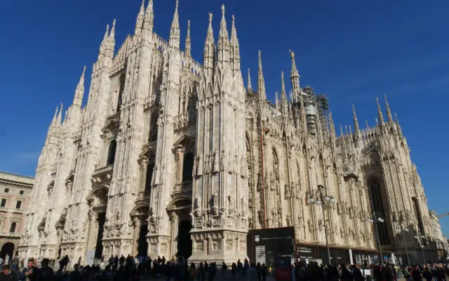 Fachada gótica del Duomo di Milano