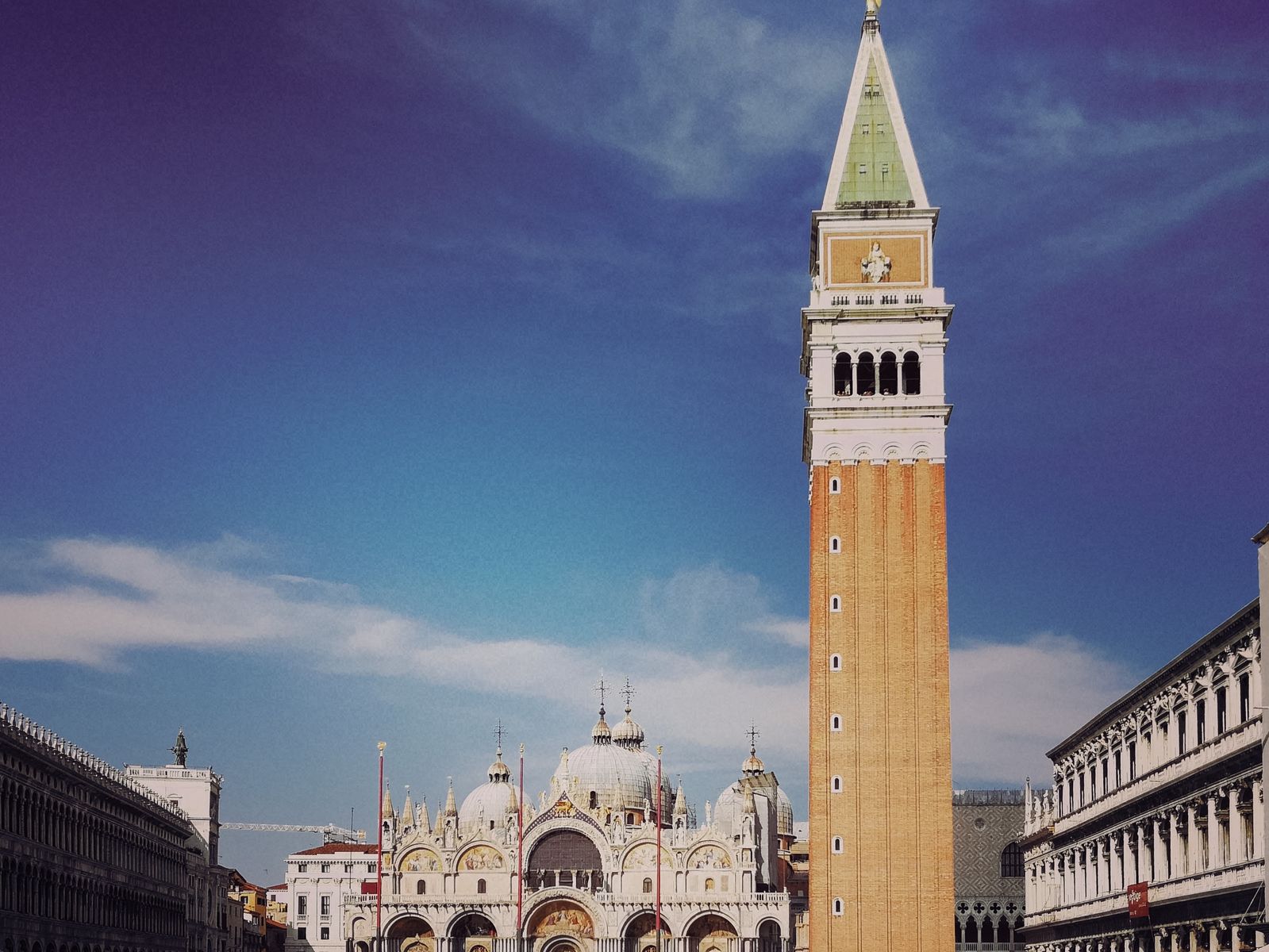 Campanile y Basílica de San Marcos en la Piazza San Marco, Venecia