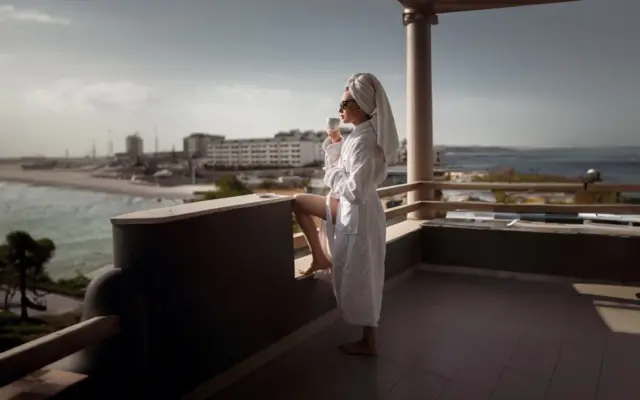 Tratamiento de spa de lujo en un hotel exclusivo para mujeres