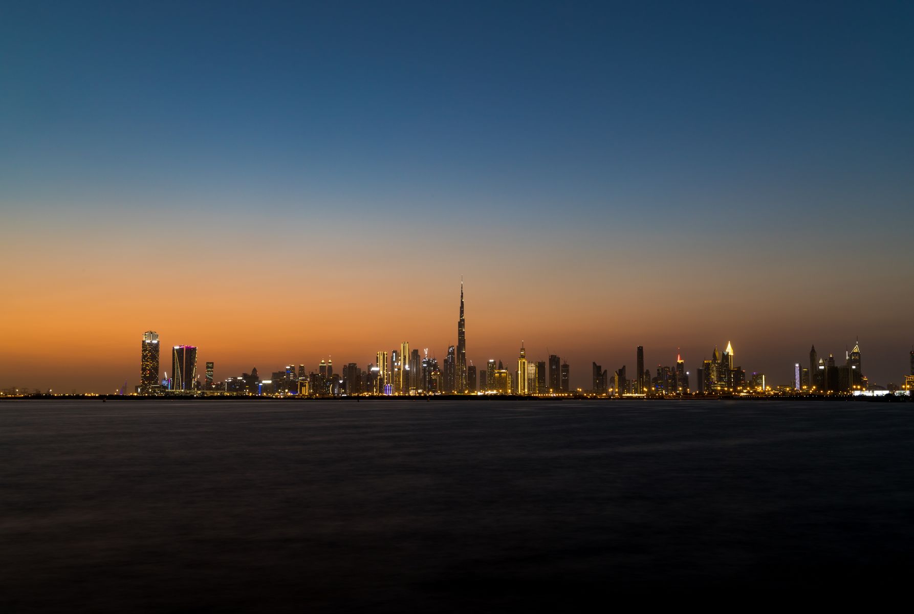 Waterfront City: la megaciudad artificial que Dubái nunca terminó 3 Skyline de Dubái al atardecer con el Burj Khalifa